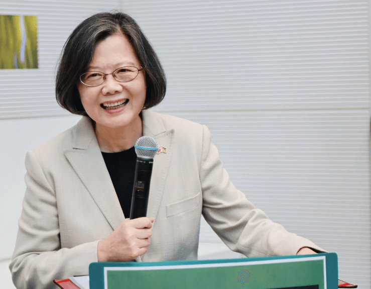 網推桶裝花生冰尬香菜美味升級 蔡英文親回:不確定有社會共識⋯