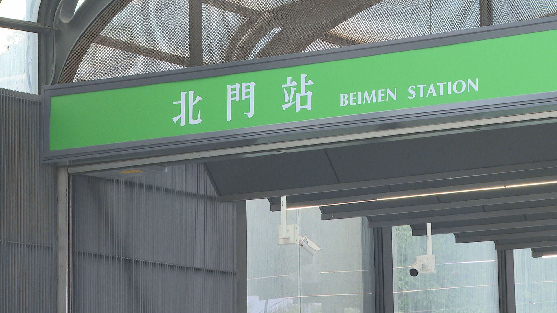 網嗆恐攻近百件 北市演練備戰跨年2/北捷車廂上演大逃殺! 男失控持傘狂敲!乘客奔逃1傷