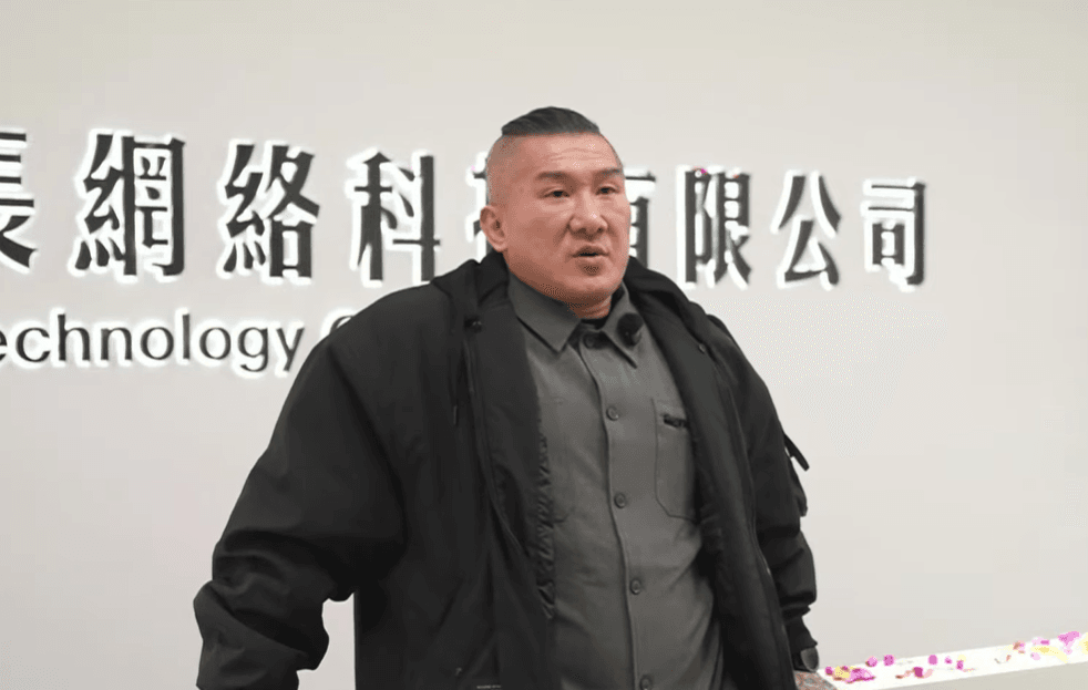 開箱自家中國電商 館長評兩岸直播差異:台灣講政治、髒話太low