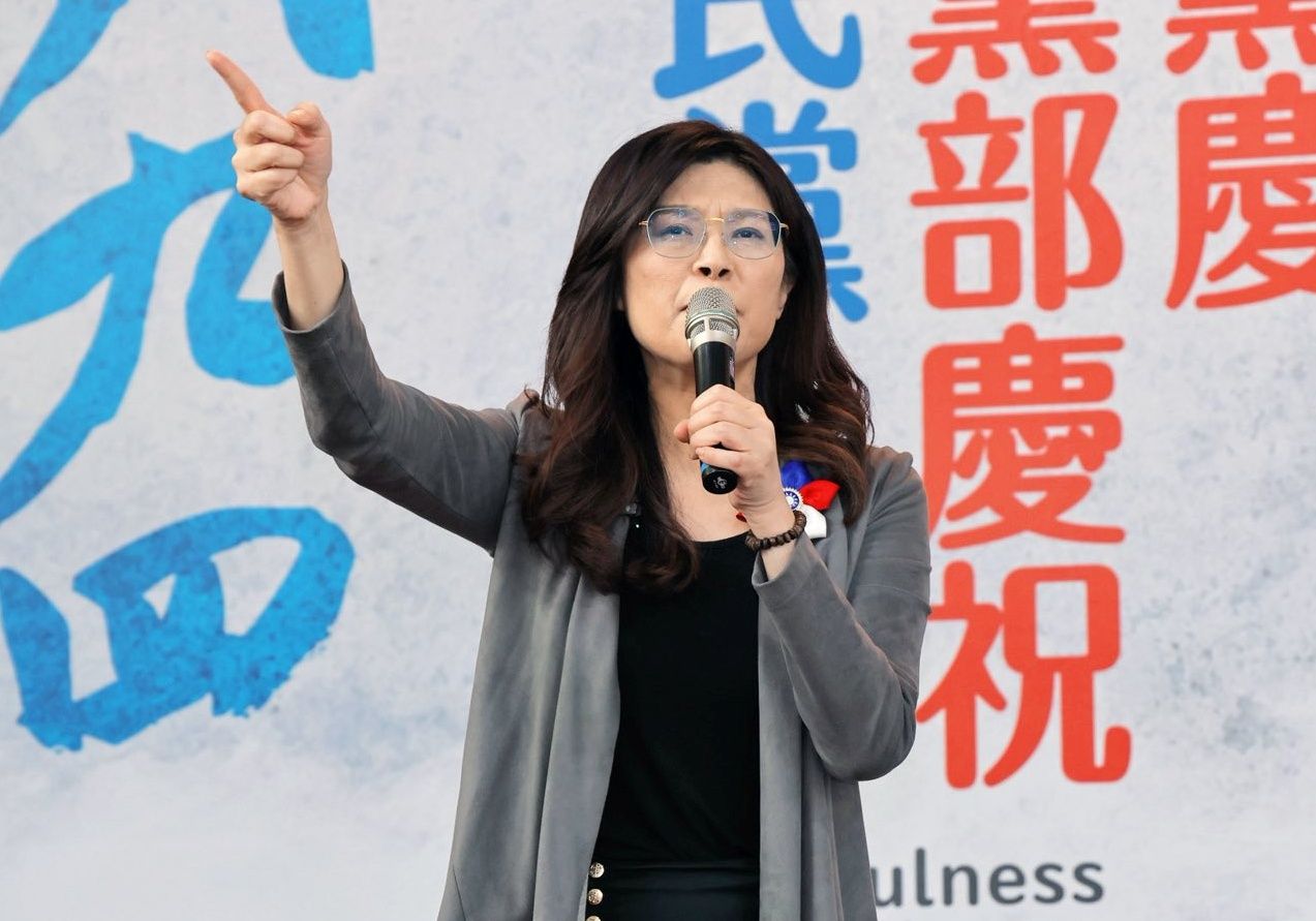 鄭麗文無視共軍圍台軍演 出訪「北京優先」:見習近平有重大戰略意義