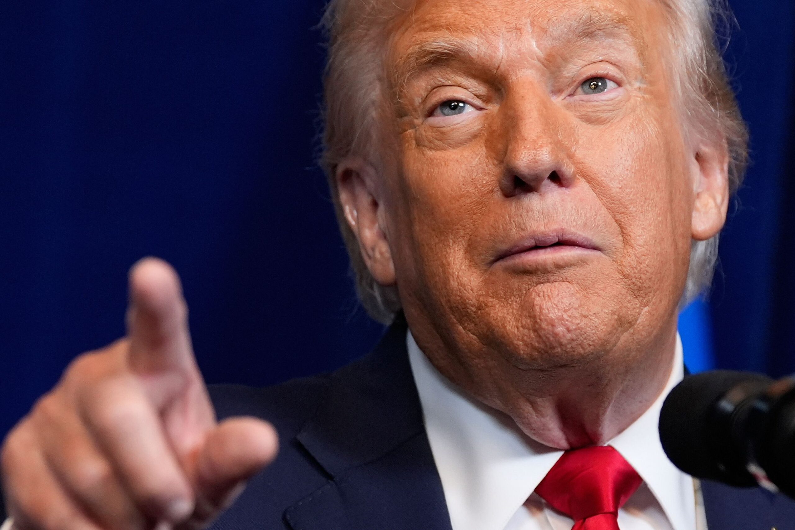 警告伊朗勿重啟核武 川普放話「狠狠打擊」:不想再浪費燃油