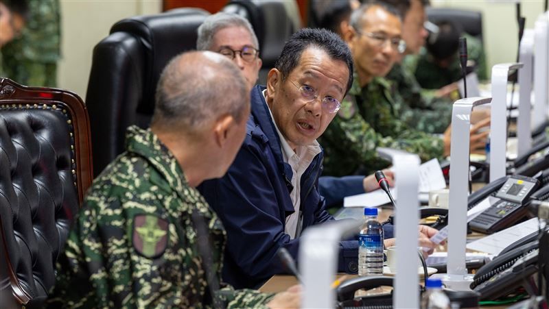 網傳國防部長休假未歸 國防部:顧立雄全程指導應對中共軍演