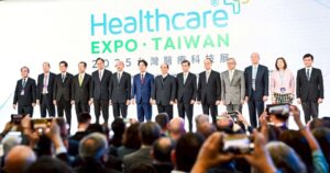 張善政參訪台灣醫療科技展 了解5大未來健康趨勢強化市民照護