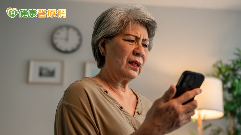 長輩為何常墜詐騙陷阱?醫:不是貪心是「1功能」退化中 家屬可以這樣做