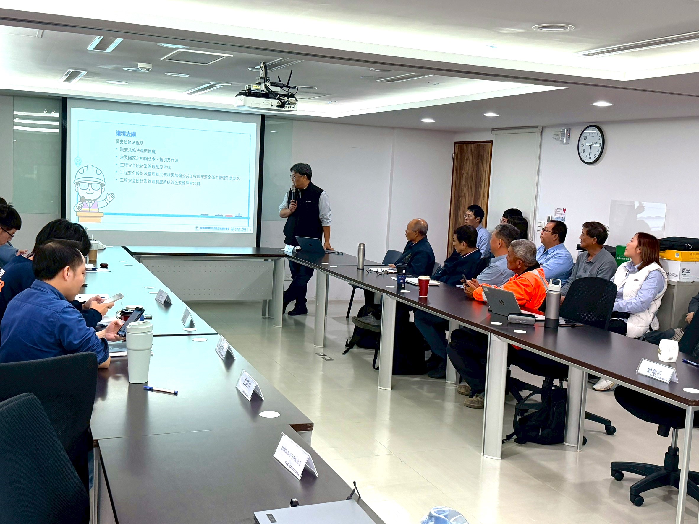 桃園新工處、勞檢處辦理職業安全衛生高階主管座談會 交流最新職安思維 fa4d54q