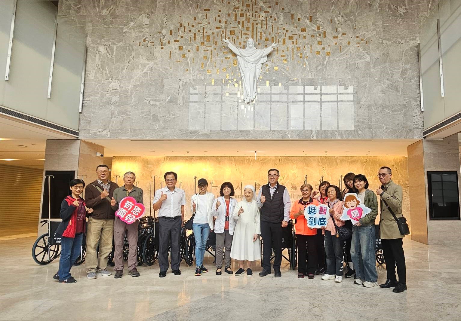 聖保祿醫院獲捐贈24台輪椅 副院長滕春祐感謝業者關懷醫療需求 g5g6t