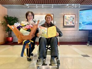 「植物人之父」曹慶高齡百歲創作不輟 棉棒畫展桃園龜山登場