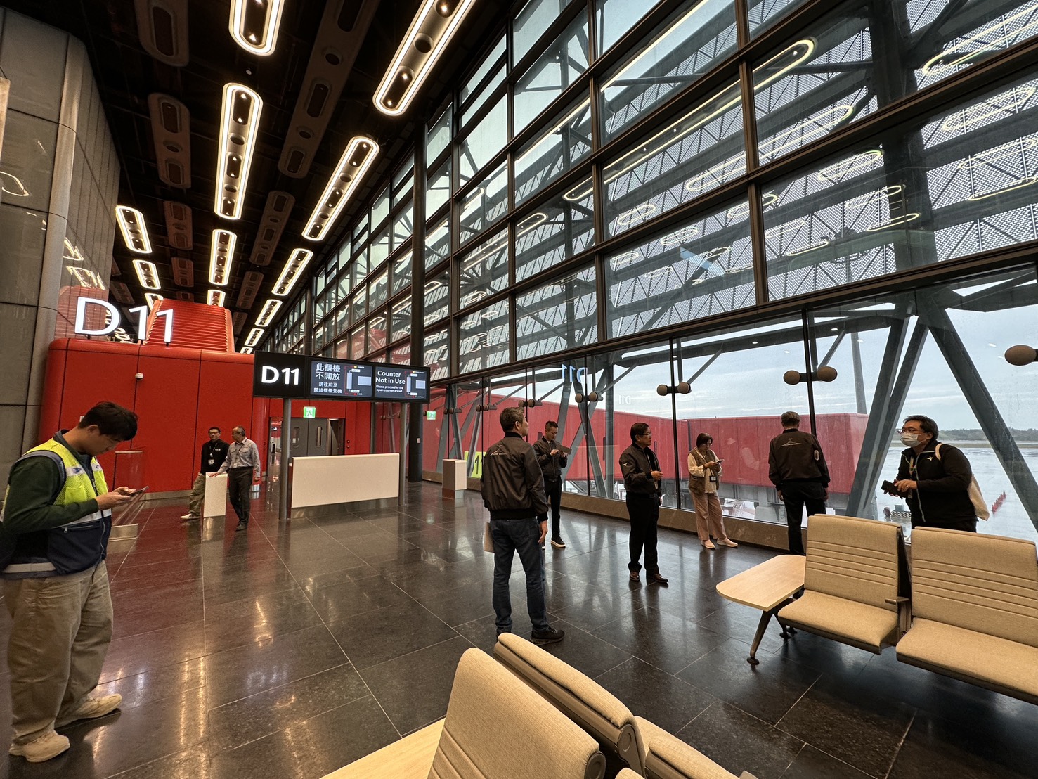 桃園機場北登機廊廳啟動試營運 三航班首日順利運作、旅客回饋助攻年底正式啟用 v1141201006