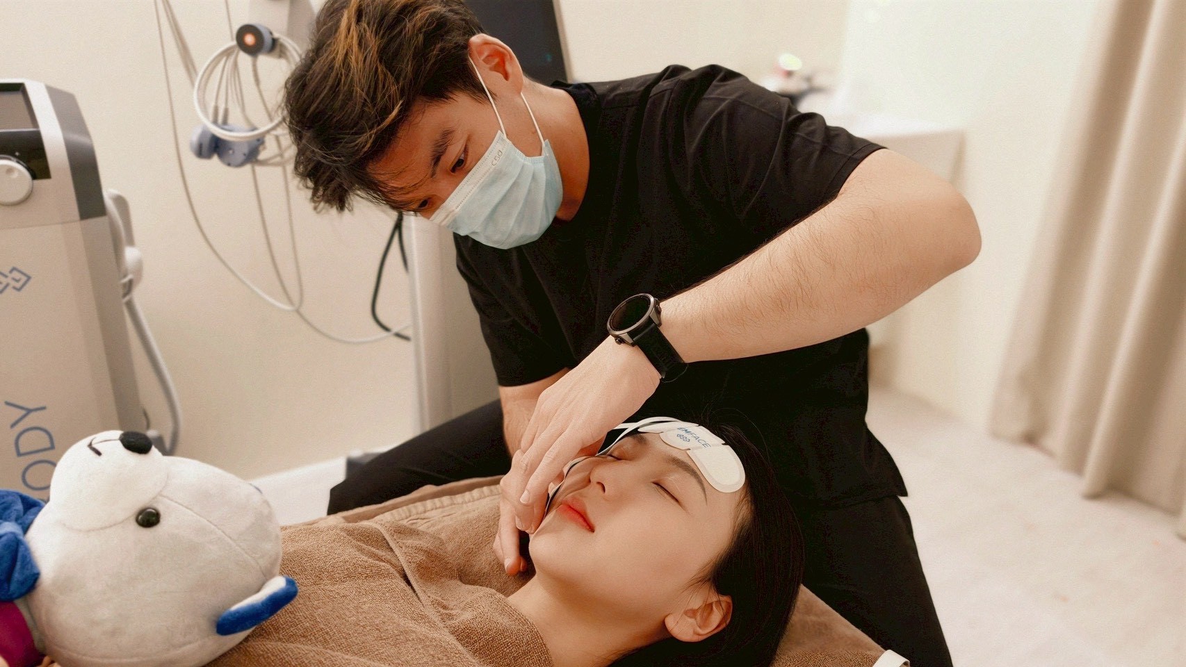 醫美抗老新革命!醫師揭「臉越做越僵」真相:關鍵不是皮膚 而是被忽略的深層肌肉 v1141205010