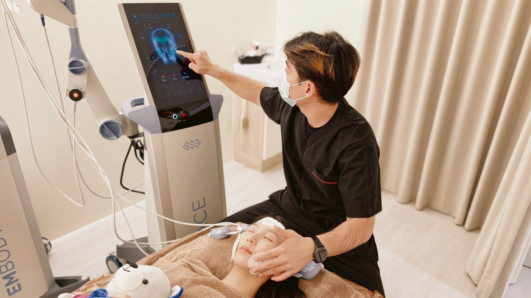 醫美抗老新革命!醫師揭「臉越做越僵」真相:關鍵不是皮膚 而是被忽略的深層肌肉 v1141205011