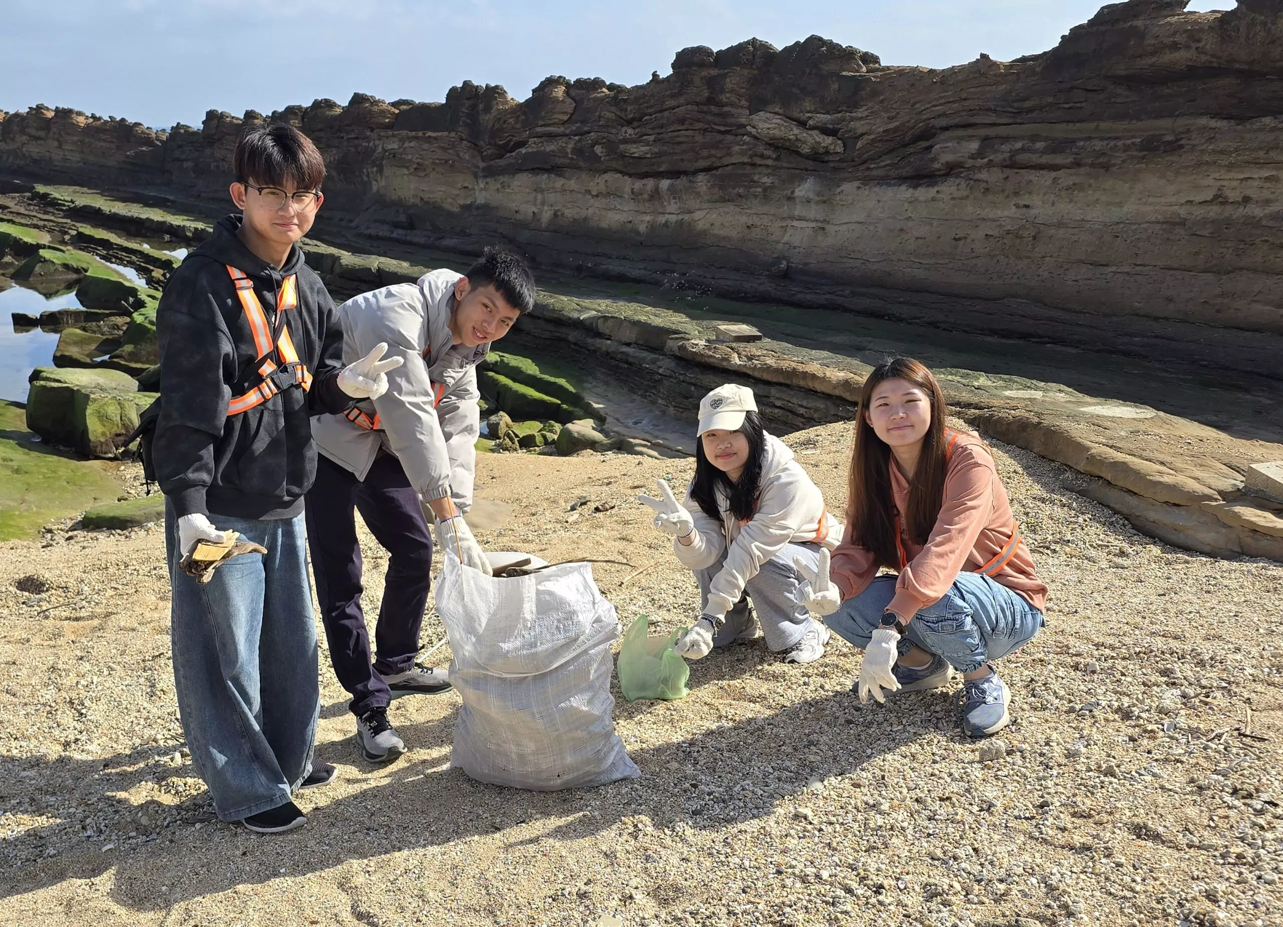 元智大學僑生赴野柳淨灘，深化環保與文化體驗 2 scaled