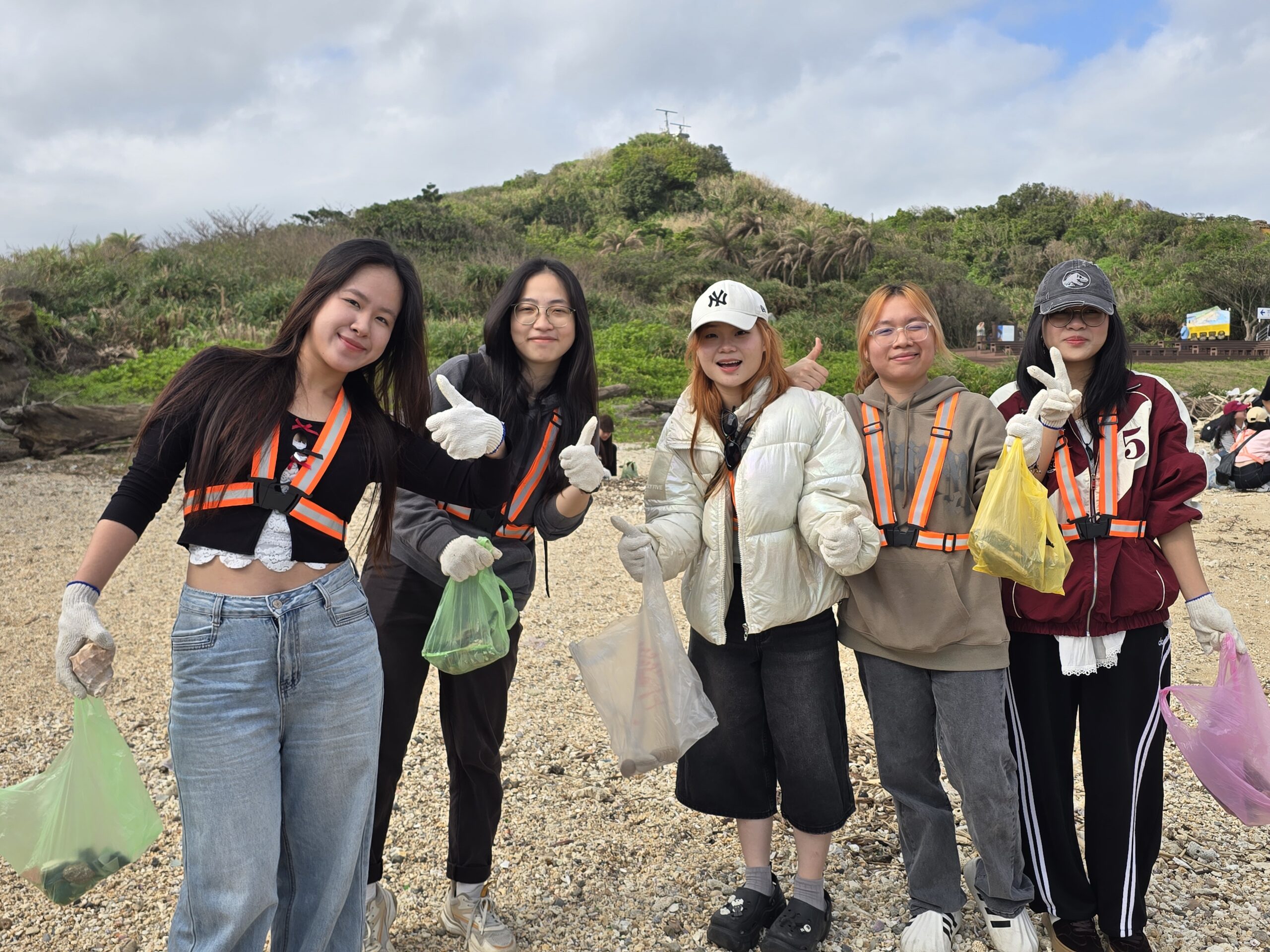 元智大學僑生赴野柳淨灘，深化環保與文化體驗 5 scaled