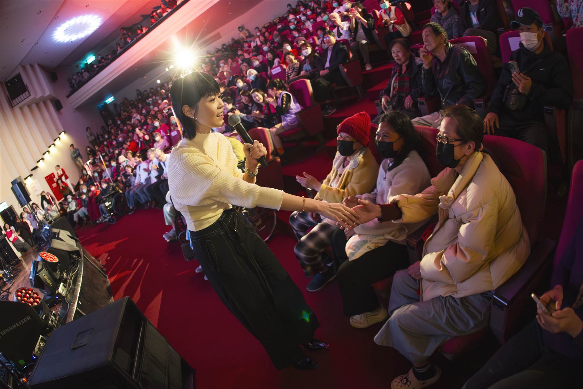 「聽希望在唱歌」全台巡迴最終場林口長庚登場 用經典歌曲陪伴癌友 療癒歌后曹雅雯透過溫柔歌聲關懷病友、家屬治療的辛苦