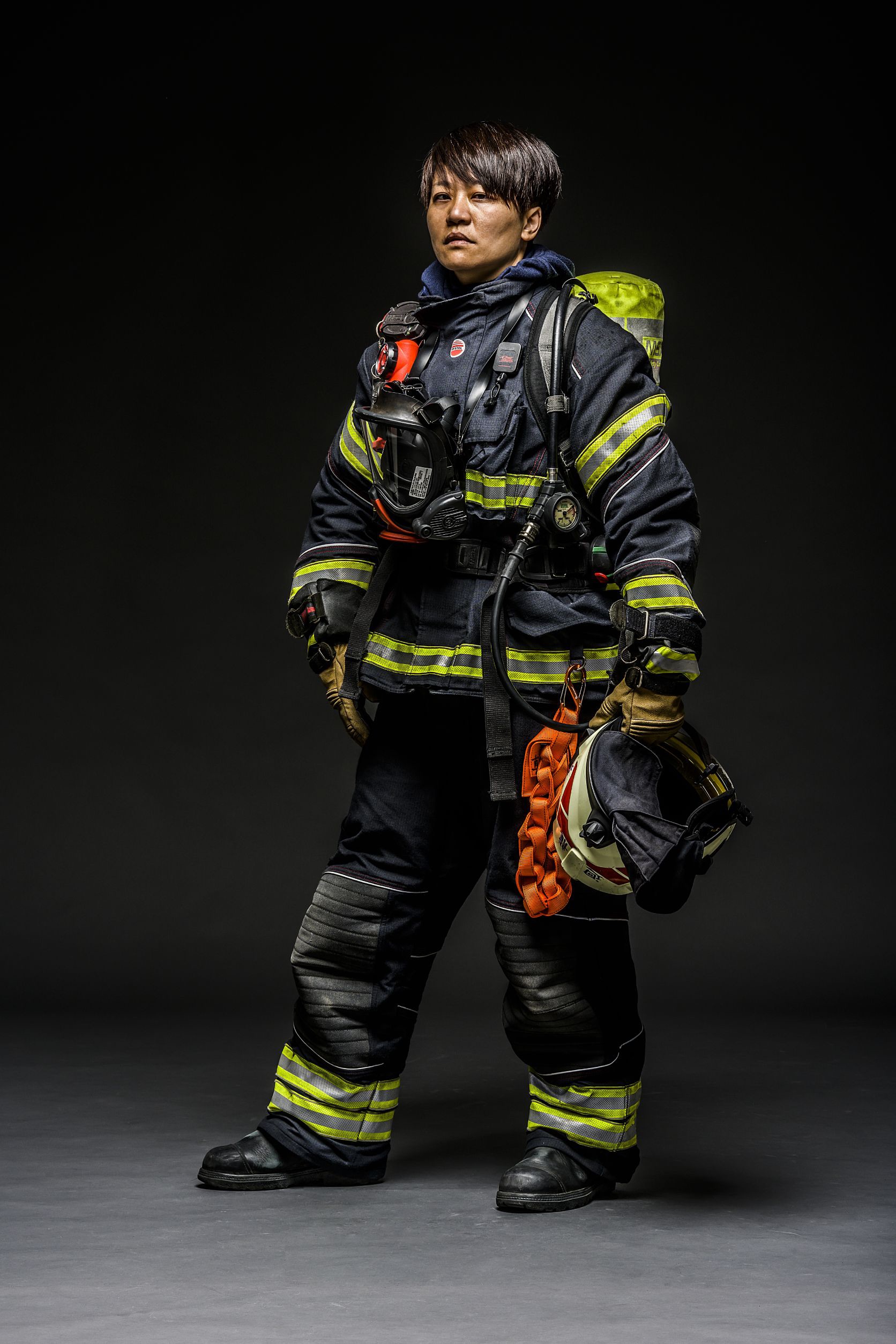 大湳消防黃翊真成桃園首位女性小隊長 電視台資深記者成功轉換跑道 個人照 消防衣 0