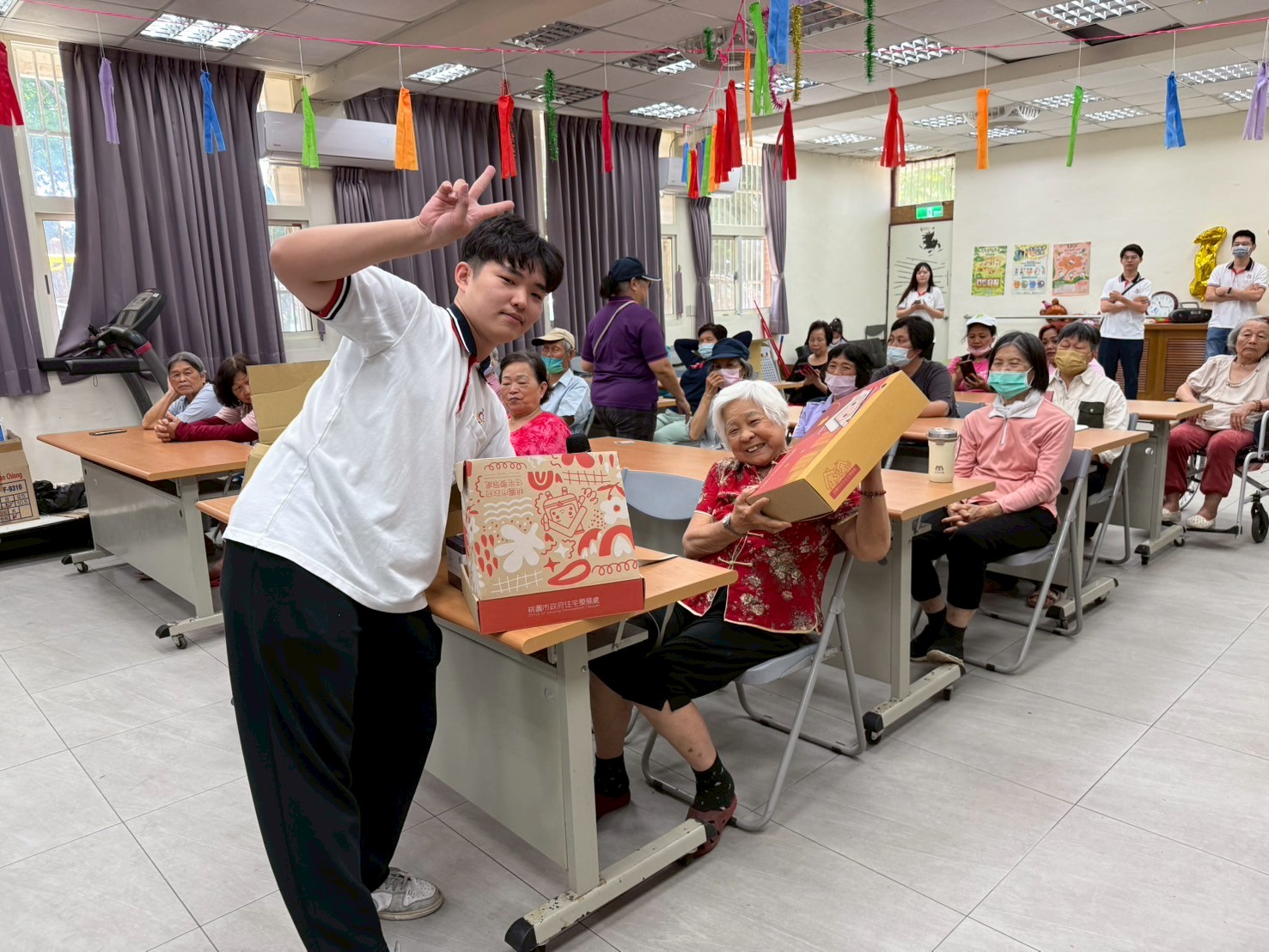 業者也到長照據點向高齡者說明市府包租代管政策