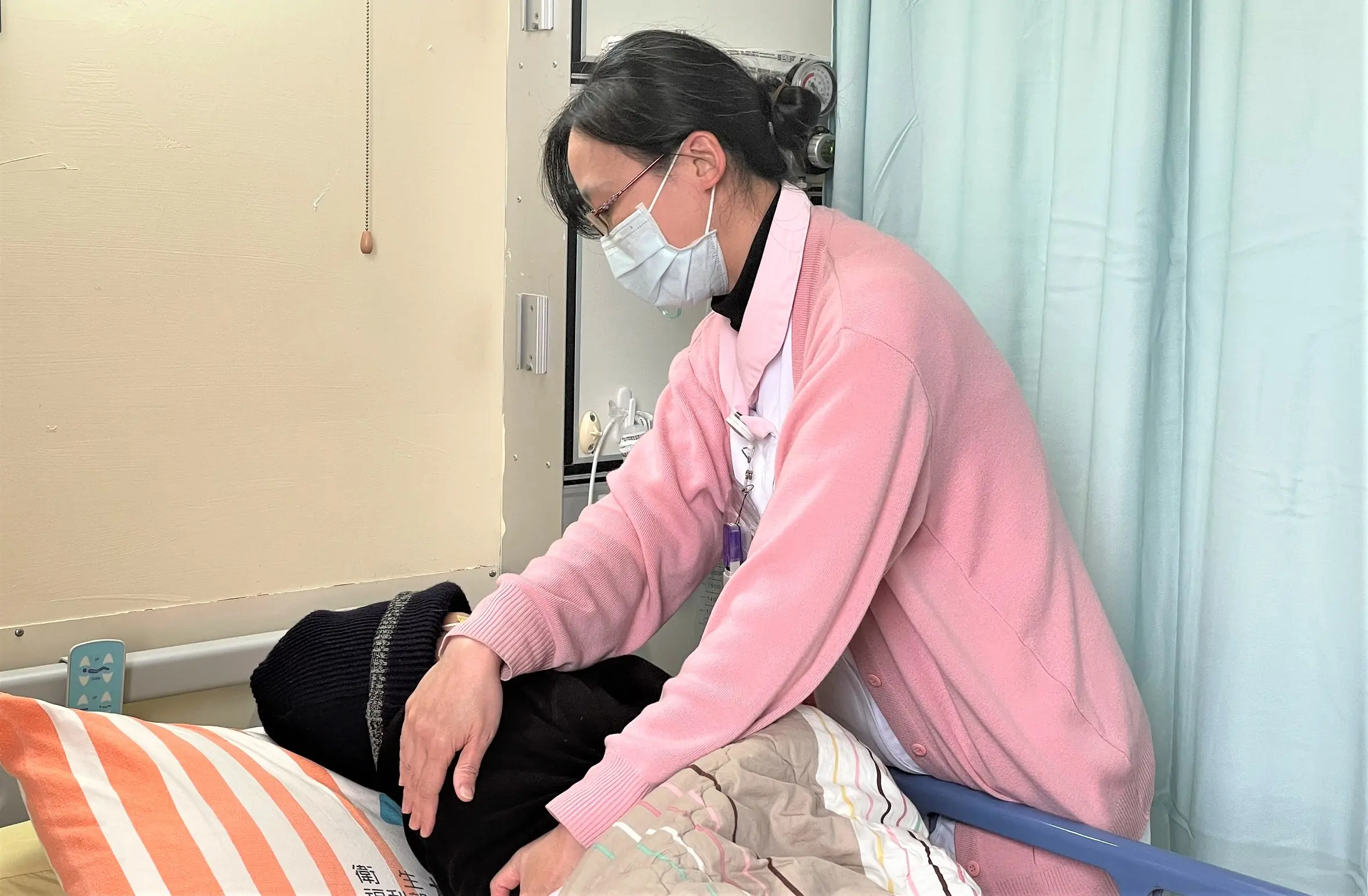 9旬嬤長皮蛇狂吞止痛藥 部桃醫:恐對腎臟造成不可逆傷害 9旬嬤長皮蛇狂吞止痛藥 部桃醫:恐對腎臟造成不可逆傷害