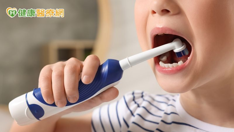 孩子每天刷牙還蛀牙?牙醫師揭秘:原來少了「這一步」