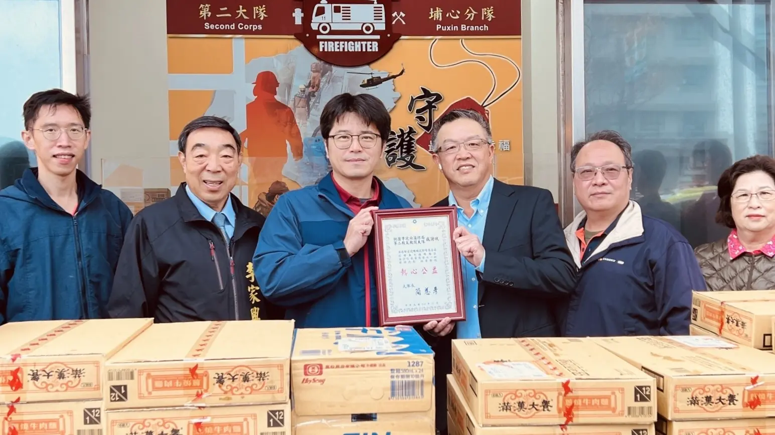 李家興媒合企業資源 連結機械捐泡麵挺楊梅消防 1767314584874
