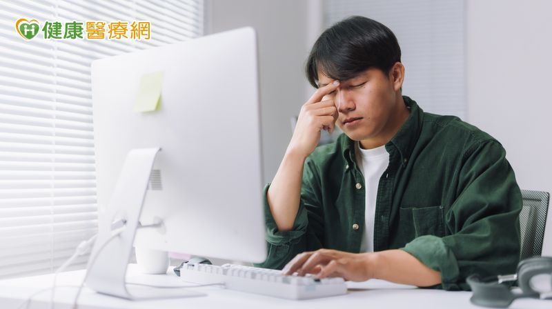 40歲後要警惕!飛蚊症有「1特徵」 三高抽菸都是高風險族群