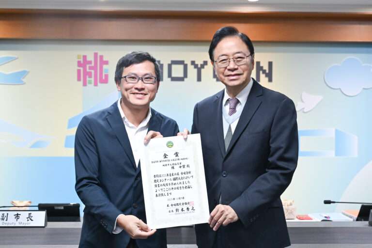 台灣之光！桃園青農陳士賢奪國際規模最大稻米競賽金賞