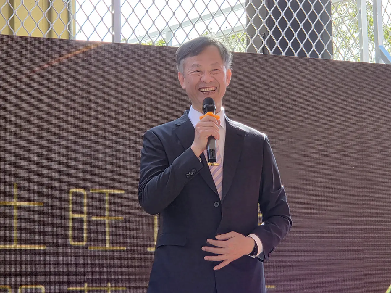 前桃警副局長陳武康退而不休 投入地板建材創事業第二春 前桃警副局長陳武康退而不休 投入地板建材創事業第二春