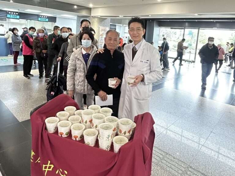 法寶節傳愛！樂生醫院攜手民間善心注入暖流 發送百碗臘八粥