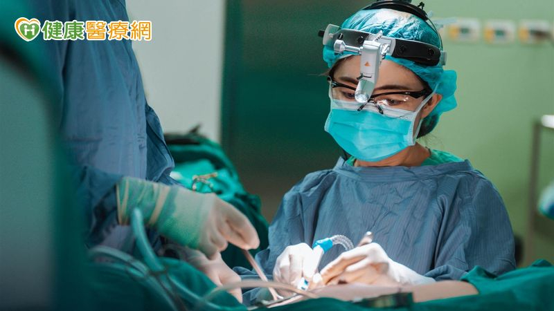 4旬女罹乳癌自美返台手術 林口長庚「乳房切除即時重建」兼顧治療與外觀