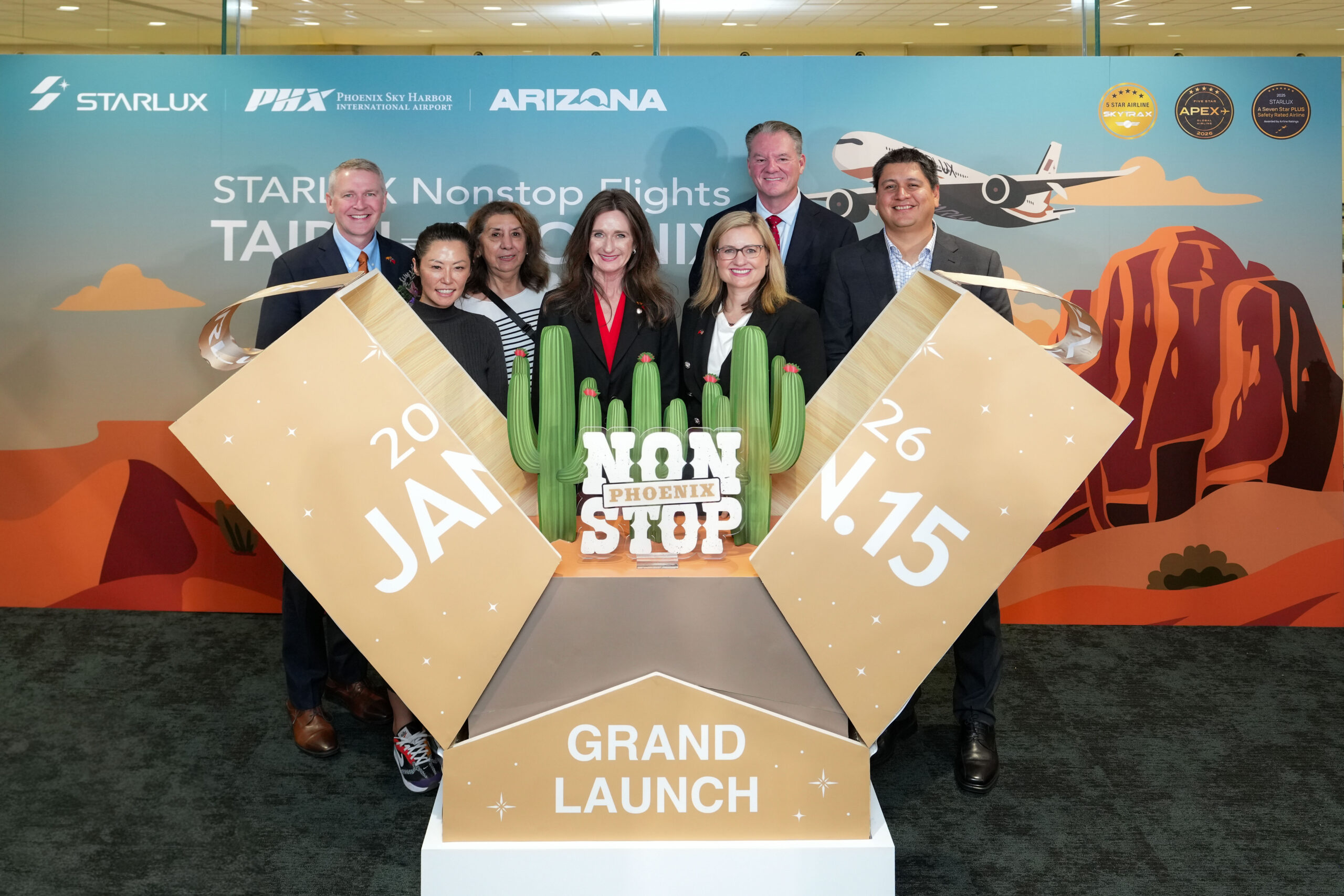 3.鳳凰城市長Kate Gallego特別率領市府代表團跨州飛抵台灣親自出席鳳凰城航線首航儀式。 0 scaled