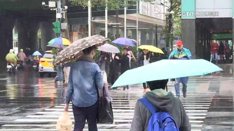 下週氣溫大跳水!冷氣團接力南下探 12 度 北部、東部轉「又濕又冷」