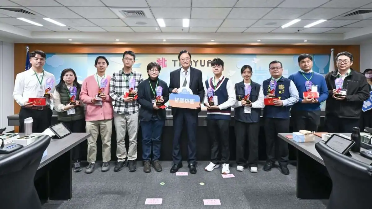 「智慧桃園」屢獲國際獎項肯定 張善政表揚績優公務人才 40605382 2de2 4584 867d 95640b606dd7