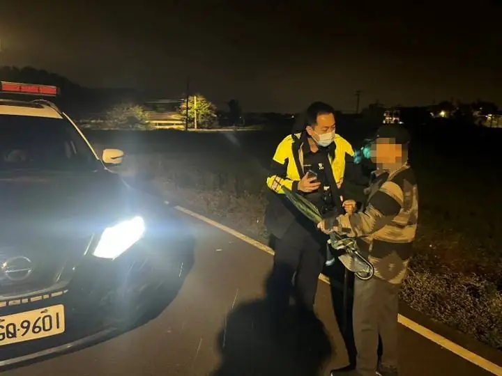 觀音老翁寒雨中迷途2公里 警地毯式搜索尋人 416441 0