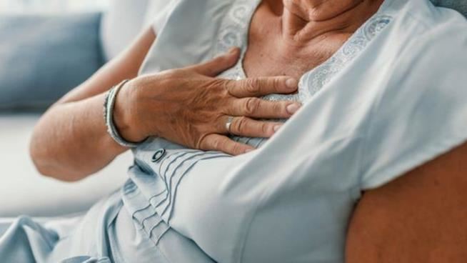 站起來就喘心悸?醫揭「這疾病」專找女性