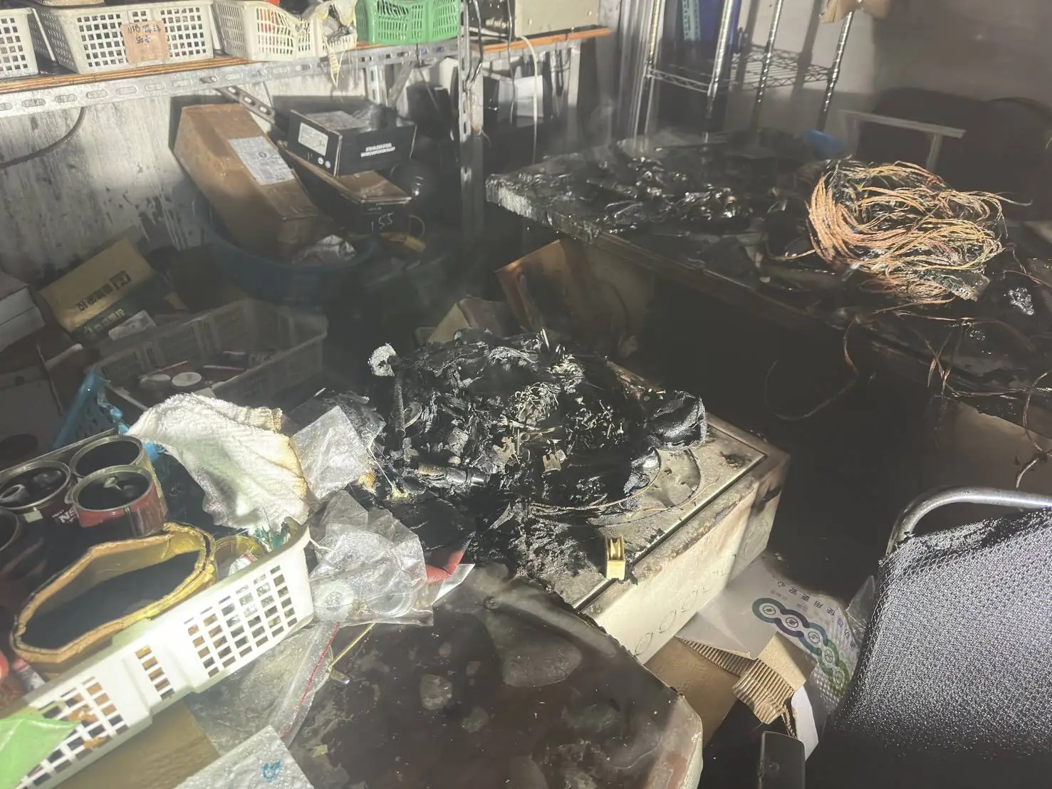 楊梅富元街火災現場一片焦黑 屋主:「它」救了全家 楊梅富元街火災現場一片焦黑 屋主:「它」救了全家