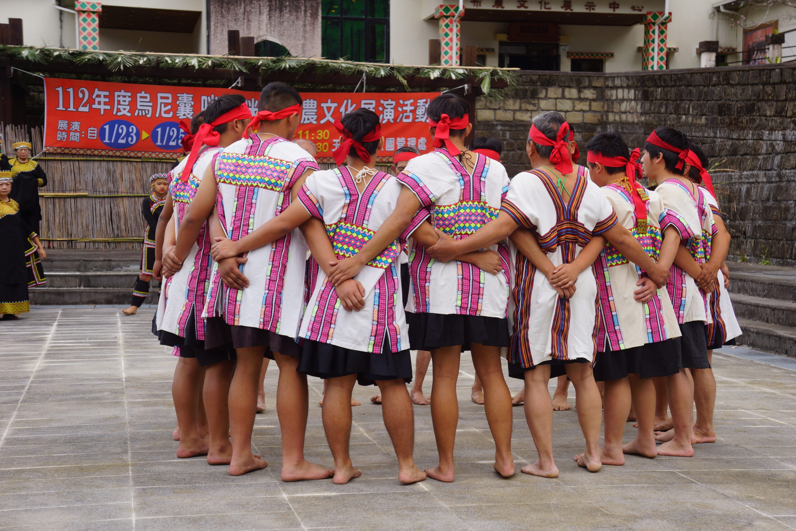 梅山遊客中心布農文化展演活動新春登場 邀民眾一同搗小米 454546 1 scaled