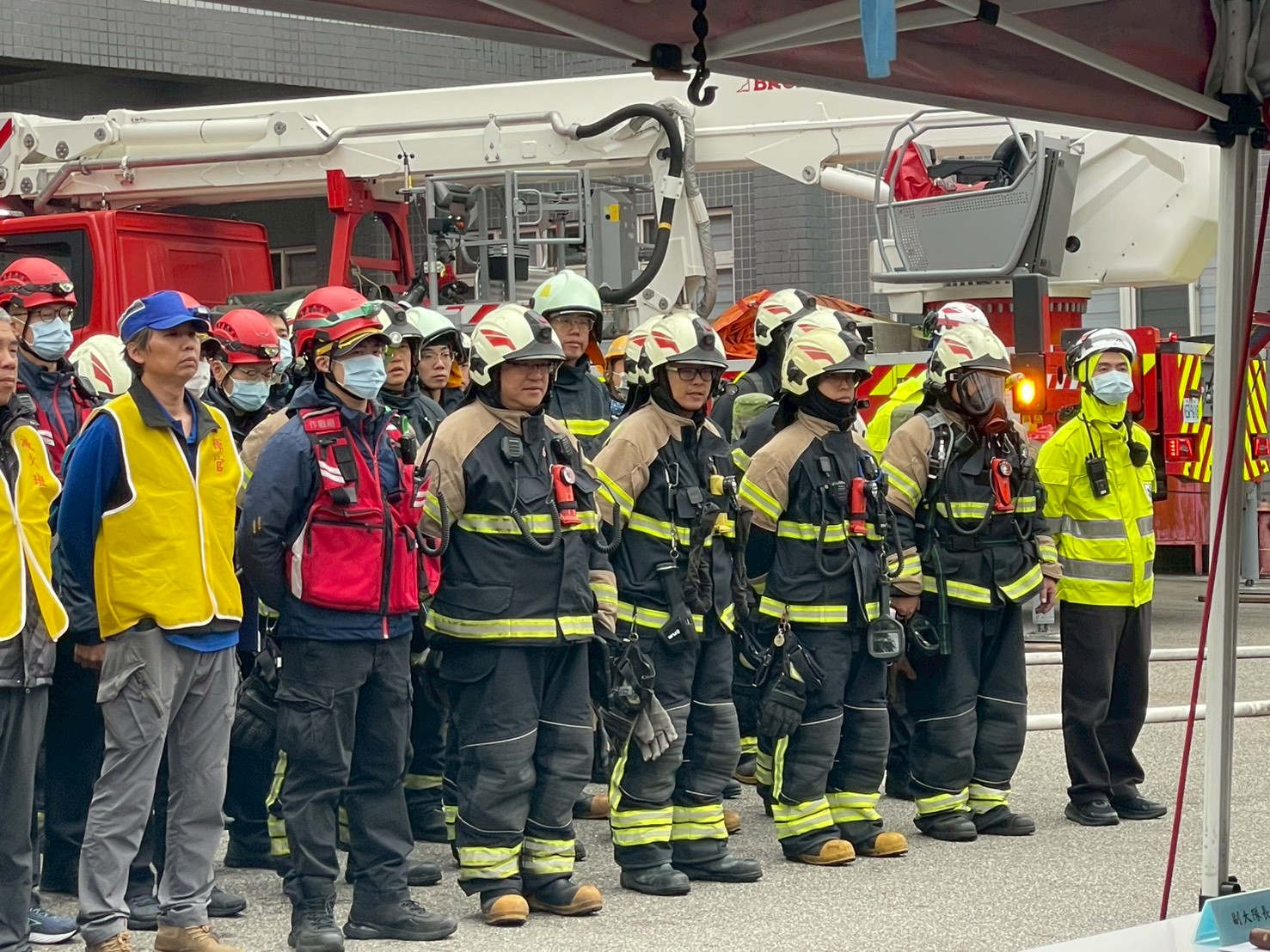 桃消迴龍分隊模擬工廠火災 「無線電機動中轉設備」提升救災效率 454fwdqeq 1