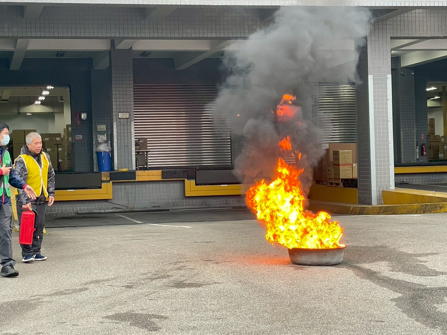 桃消迴龍分隊模擬工廠火災 「無線電機動中轉設備」提升救災效率 454fwdqeq 2