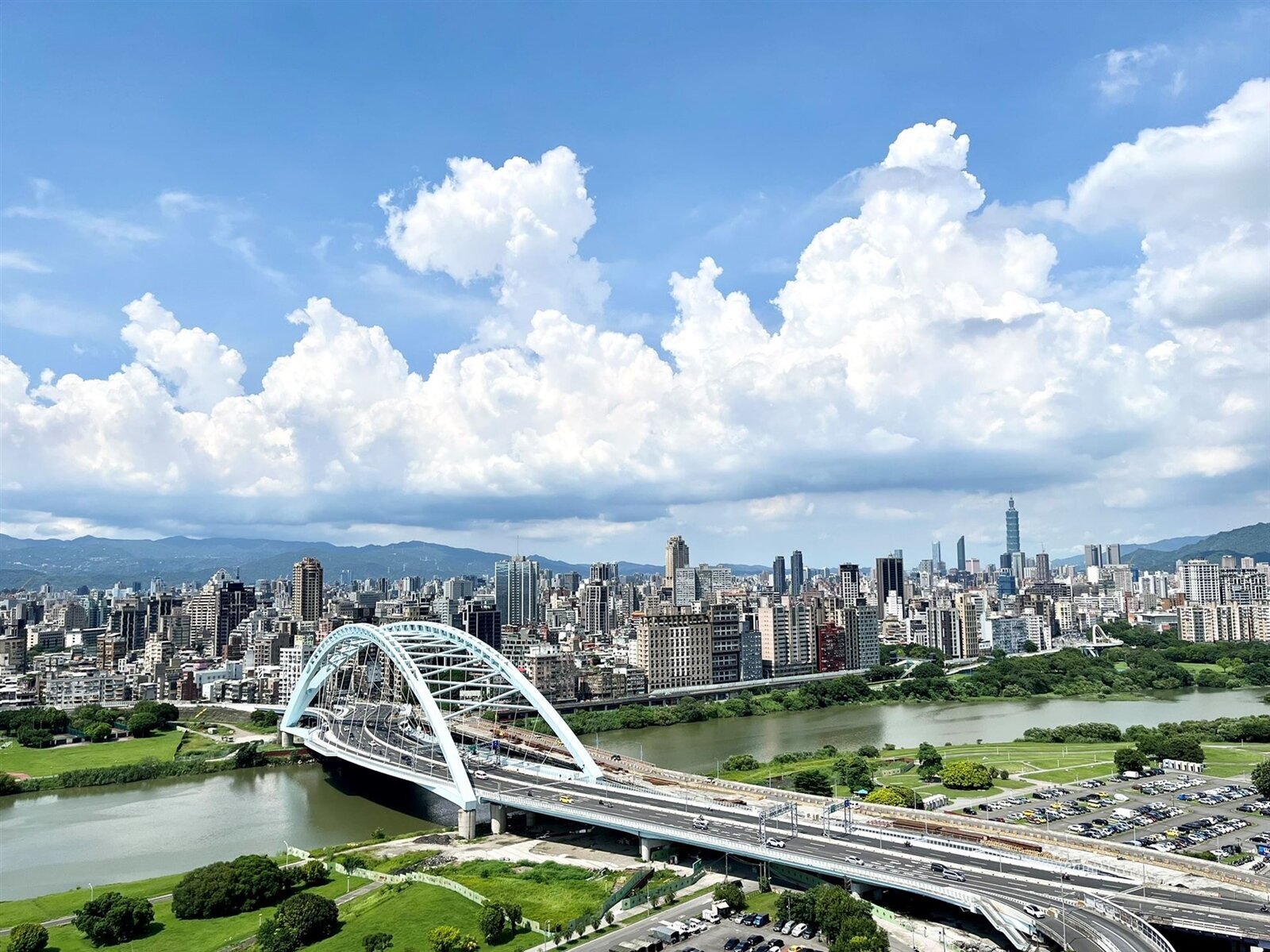 「買賣方仍拉鋸」12月買氣微增1% 永慶評2026年房市、籲屋主適度降價促成交