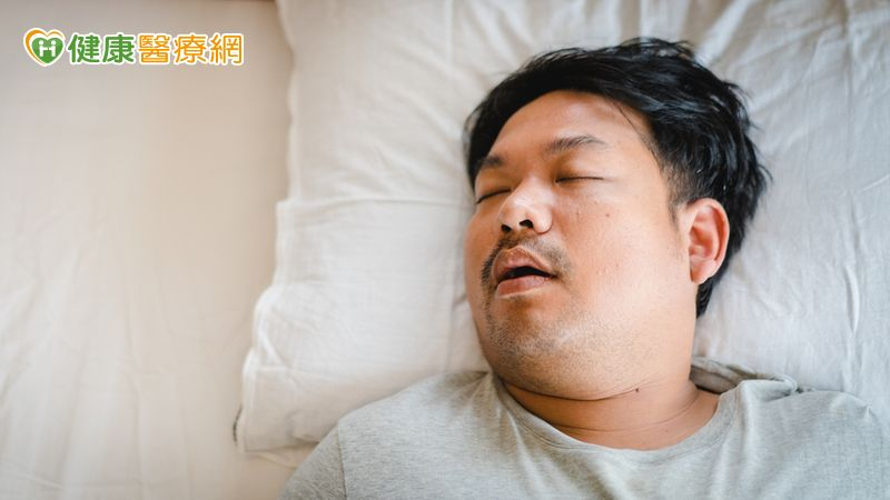 睡眠呼吸中止症有解!牙科客製「止鼾牙套」助打鼾者好眠