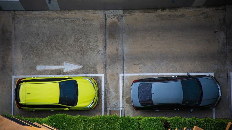 停路邊停車格竟收罰單 網友炸鍋:根本停不進去