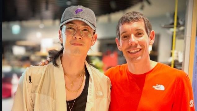 吳建豪同框霍諾德 手掌「驚人差異」掀熱烈討論