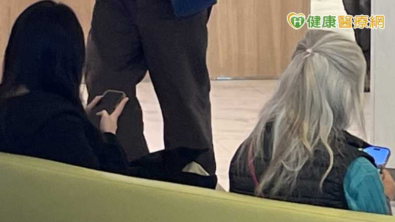 數位雙面刃2/長者上網防成癮也防詐 醫示警:越想掌控越失控