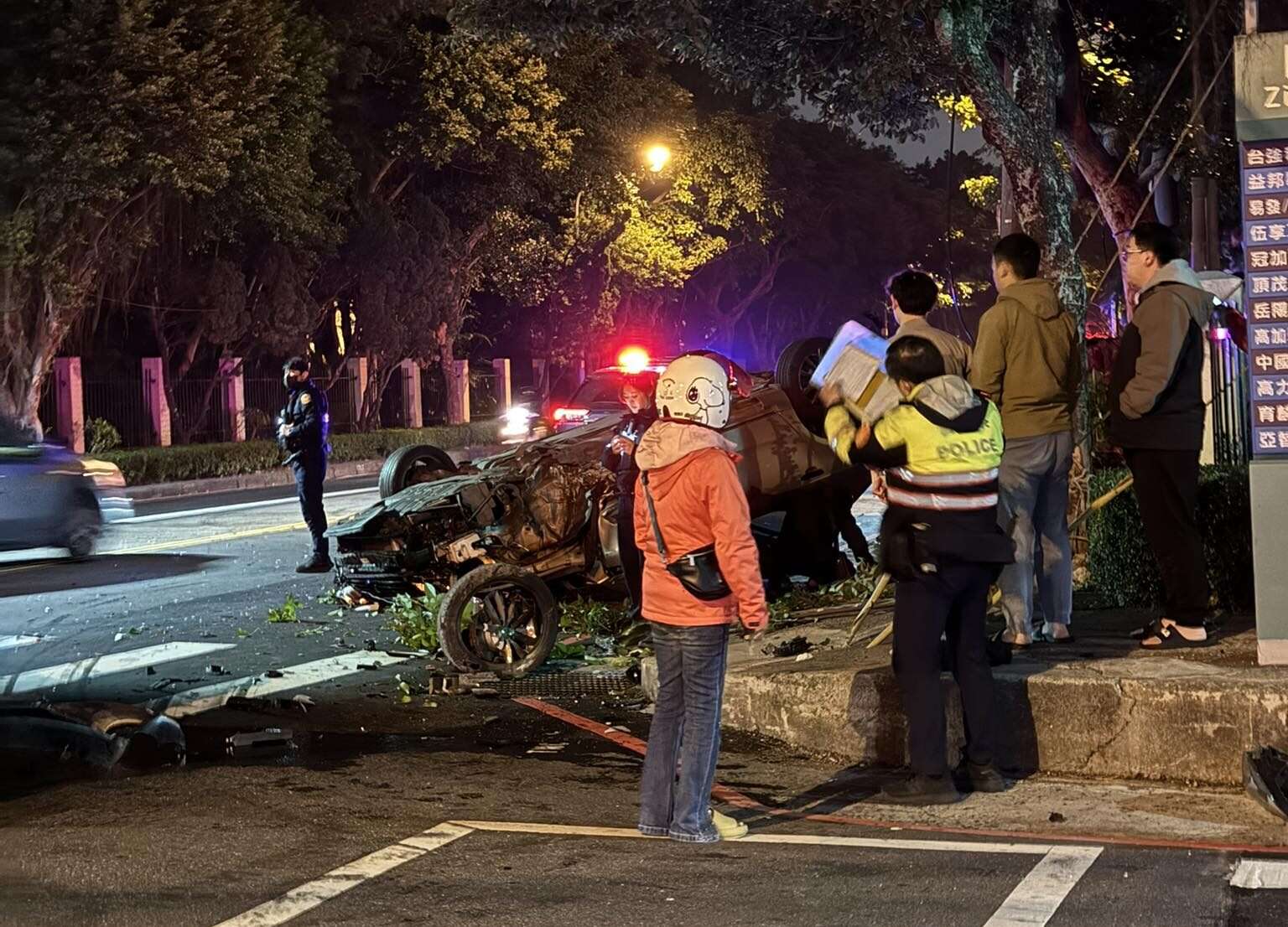 【有片】中壢工業區遭左轉車撞擊!小客車翻覆、車頭全爛 610950115 122207935976309663 7970262417831029391 n e1767753158717