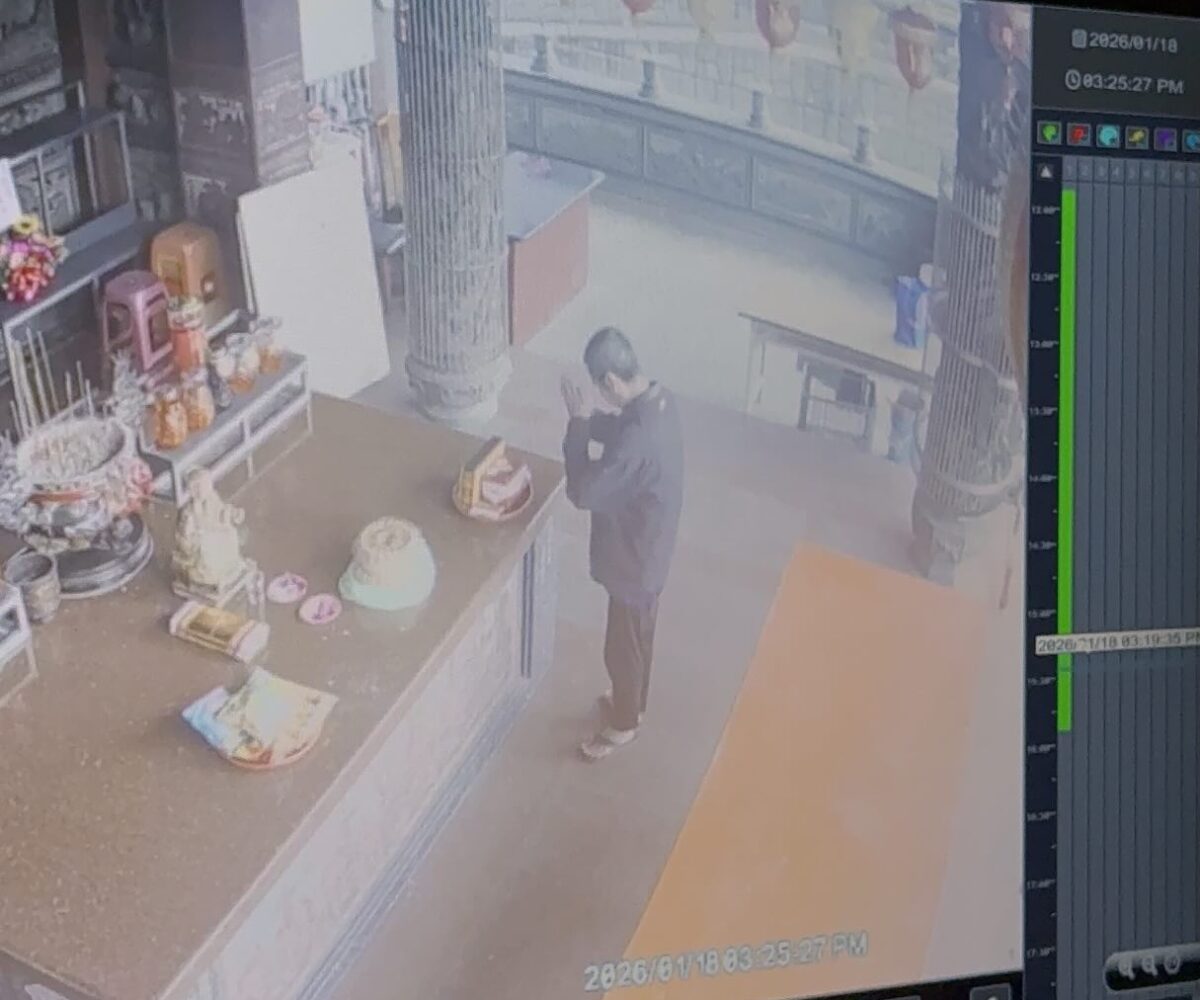 【有片】龜山女參拜聯名蛋糕供品慘遭竊 香客偷前竟還「請示神明」 【有片】龜山女參拜聯名蛋糕供品慘遭竊 香客偷前竟還「請示神明」