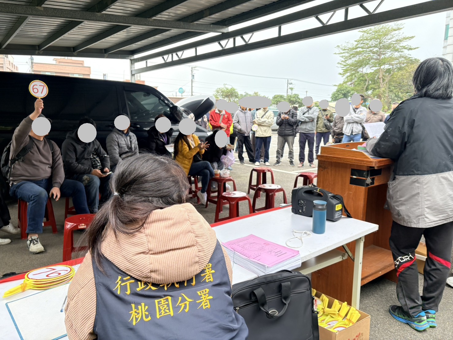 桃園分署拍賣會為國庫挹注123萬 Caravelle廂型車56萬拍定 656hw 2