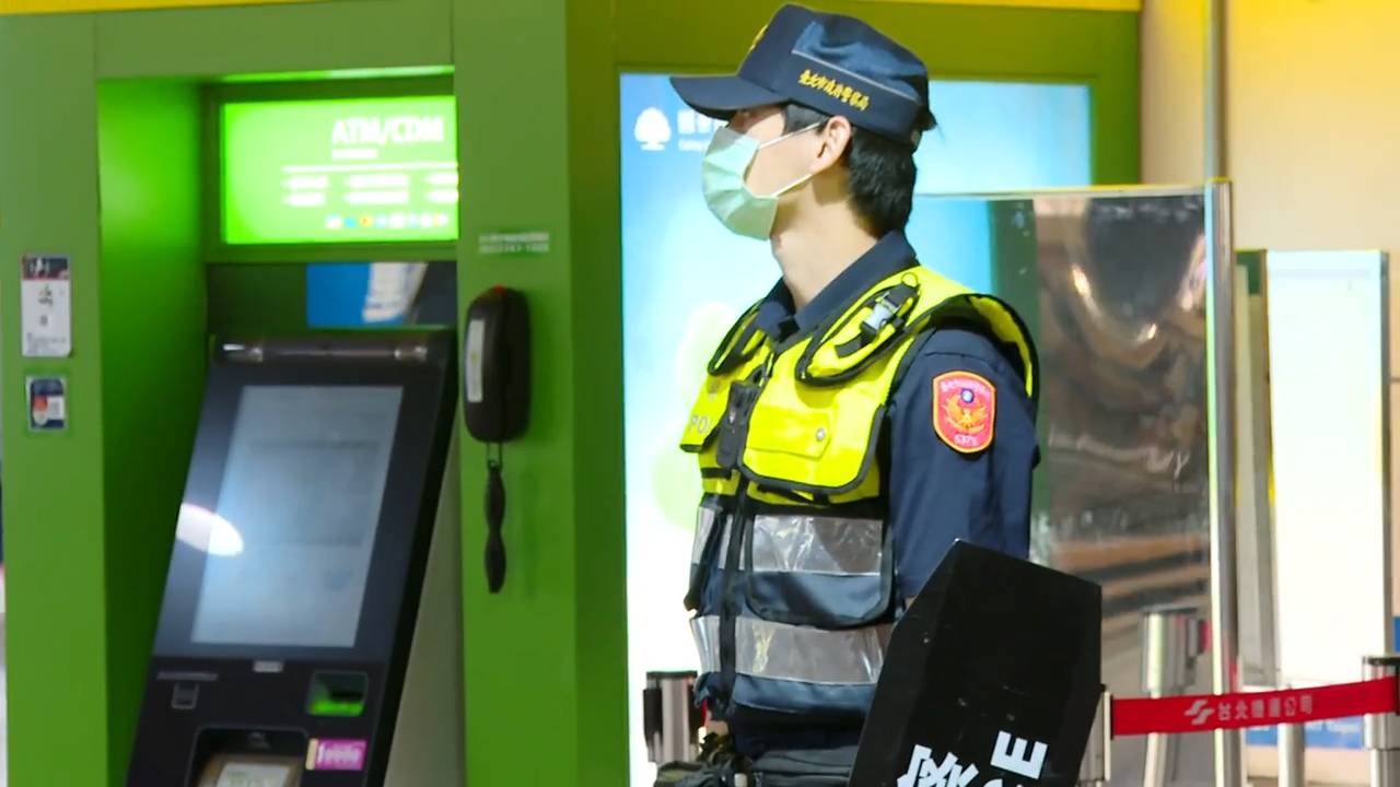 跨年夜送暖!民眾送警手寫小卡 感謝「始終站前線保護安全」