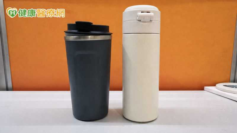 保溫杯裝熱飲最怕「溫度掉下來」 毒物醫:夏1小時、冬2小時內喝完