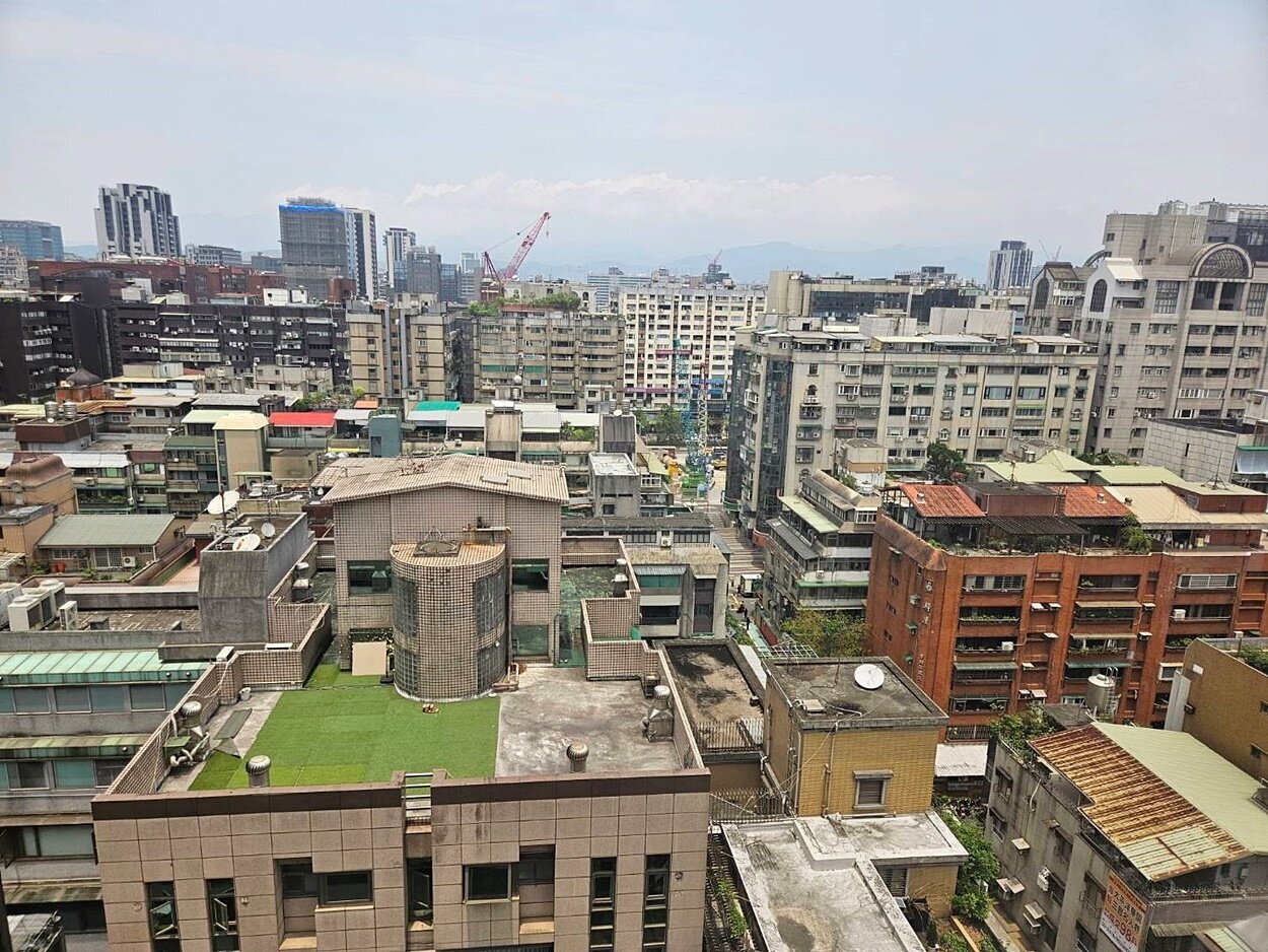 打炒房回應年輕人的居住焦慮?專家:「壓房價」恐造成更大後座力