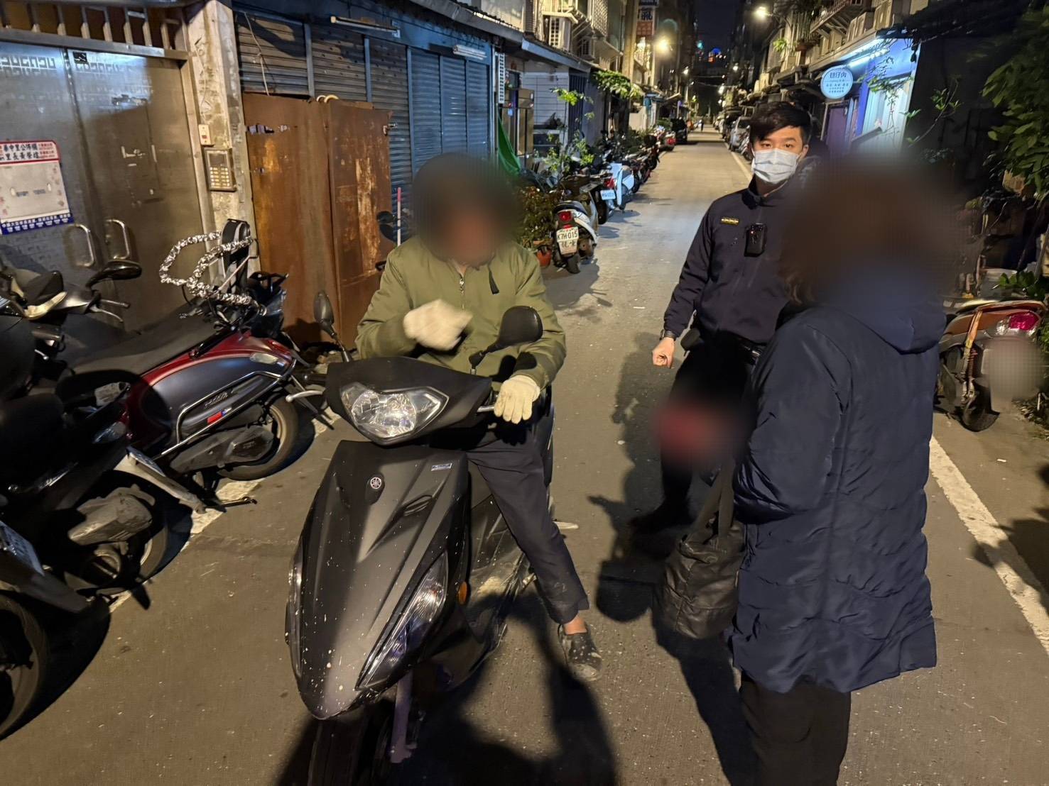 失智翁騎車迷途40公里 八德警跨縣市深夜助返家