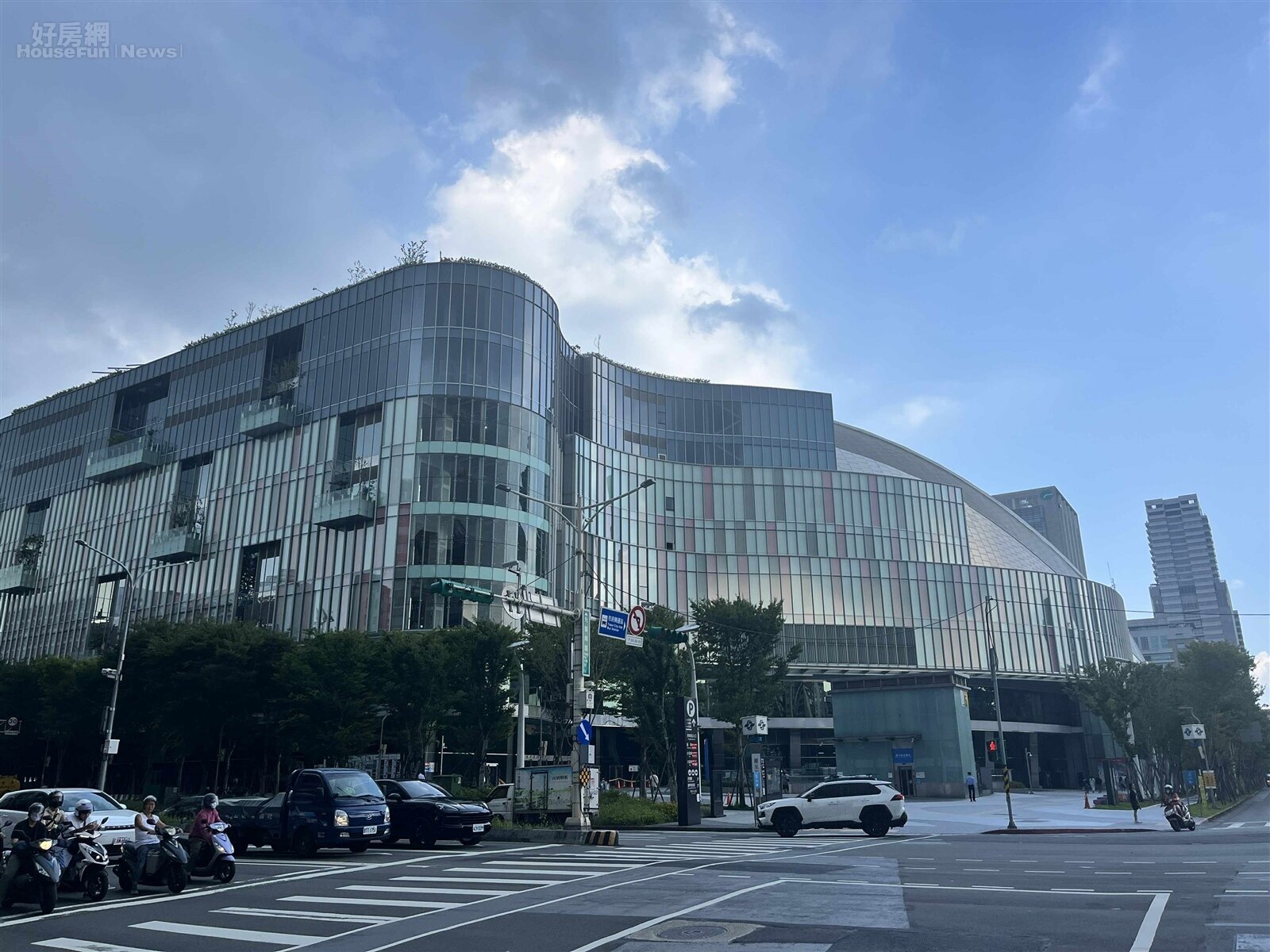 大巨蛋啟用後商圈合流條件浮現 構築「信義—忠孝」新廊道