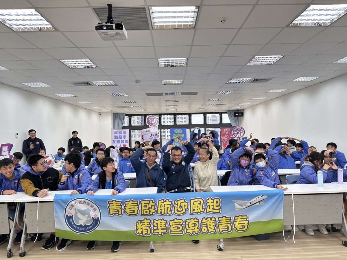 桃警翻轉犯罪預防宣導 AI躲避球、射擊體驗帶青少年「玩中學」 桃警翻轉犯罪預防宣導 AI躲避球、射擊體驗帶青少年「玩中學」